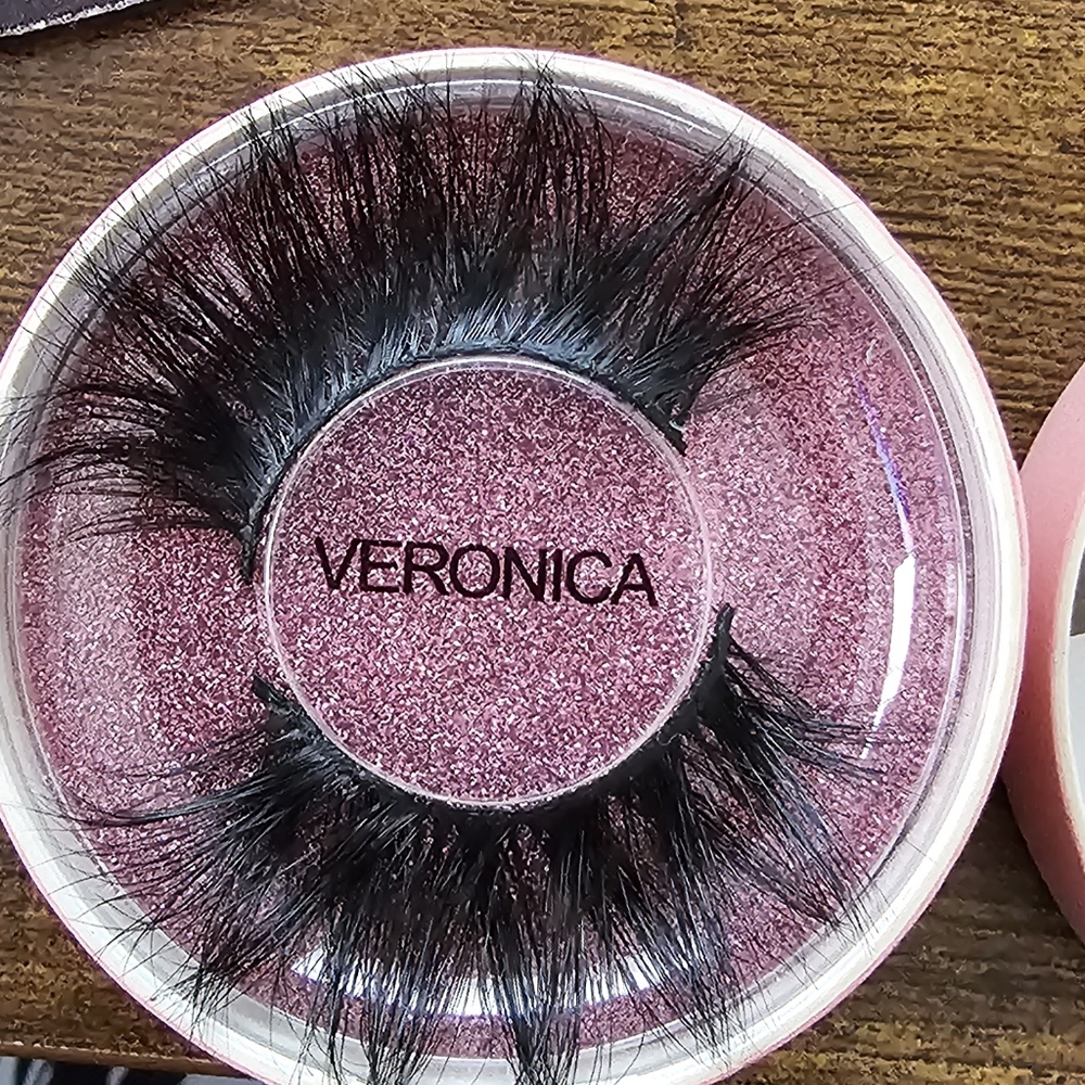 Sassy Jones Eyelashes